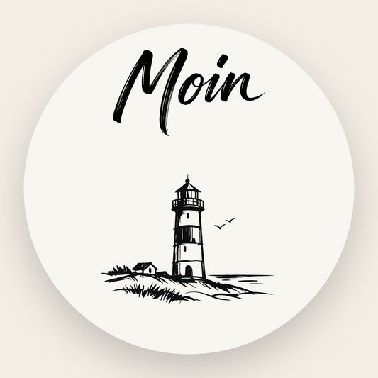 Design-Ansicht des Teelichts: Vorne Leuchtturm, gegenüberliegend der Schriftzug Moin.