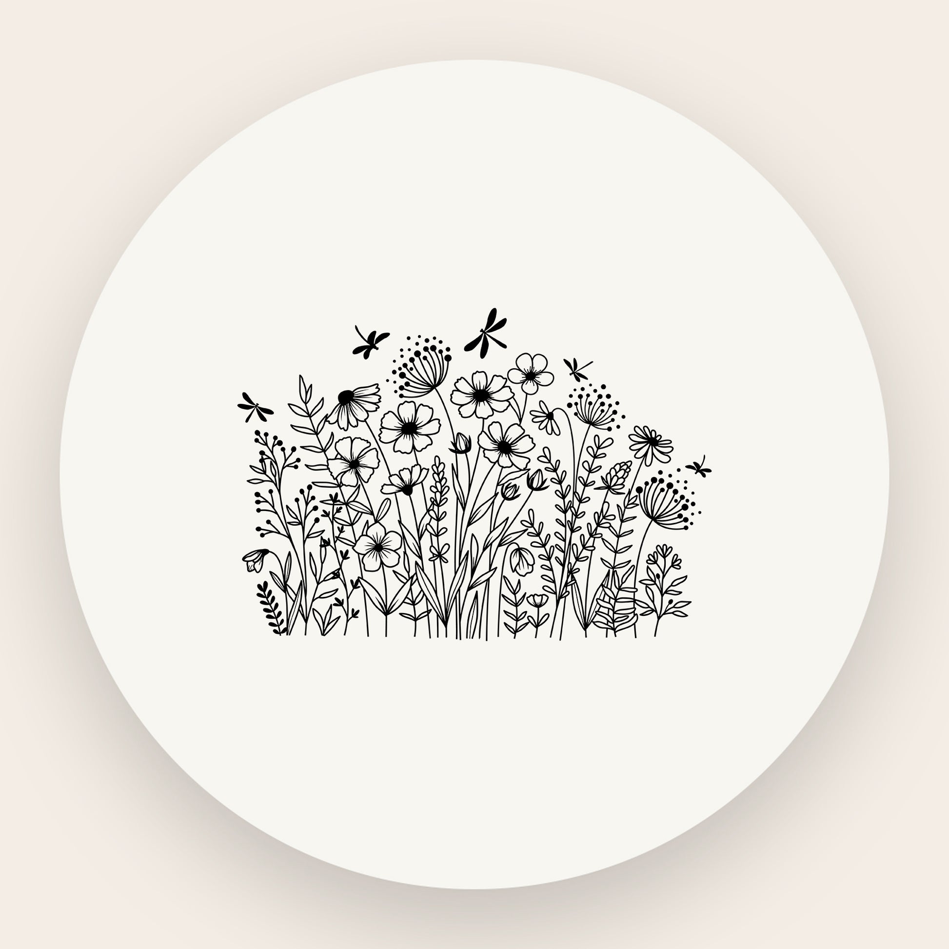 Detailansicht des floralen Wildblumen-Designs auf satiniertem Windlicht.