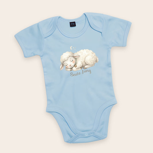 Bio-Babybody in hellblau mit schlafendem Lamm und Schriftzug Seute Jung