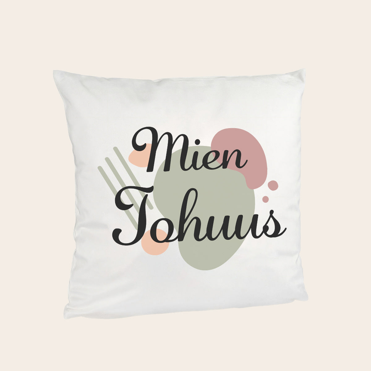 Weißes Dekokissen mit plattdeutschem Schriftzug 'Mien Tohuus' und organischen Pastell-Elementen – 40x40 cm, Soft-Touch Oberfläche, inkl. Füllung.