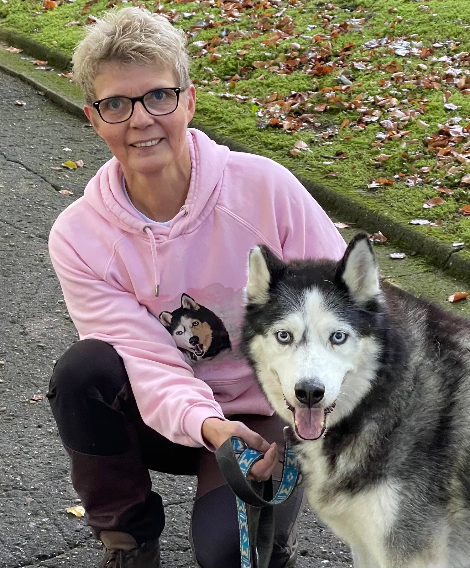 Manuela von Dein Printwerk mit einem Schlittenhund – Inspiration aus der Natur Schleswig-Holsteins.