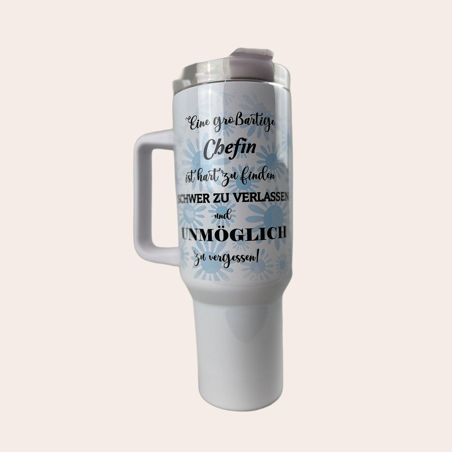 Individuell gestalteter Thermobecher mit typografischem Design als Geschenkidee, bedruckt in unserer Manufaktur in Itzehoe