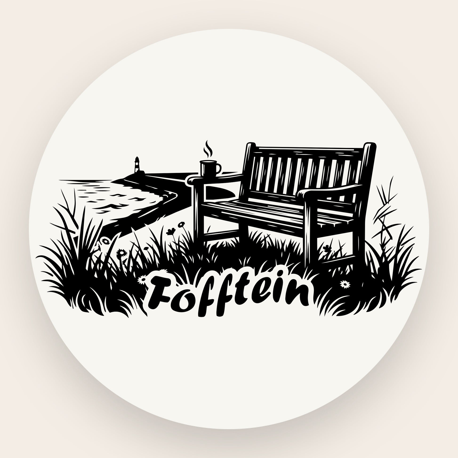 Schwarze Grafik auf Edelstahl: Eine einsame Holzbank vor einer Graslandschaft am Deich, im Hintergrund ein Leuchtturm am Horizont und der Schriftzug „Fofftein“ im Vordergrund.
