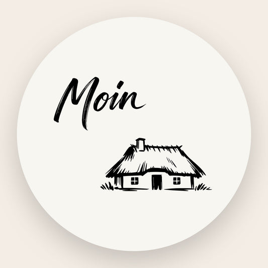 Schwarze Grafik eines traditionellen norddeutschen Reetdachhauses in minimalistischem Stil auf mattem Glasgrund.