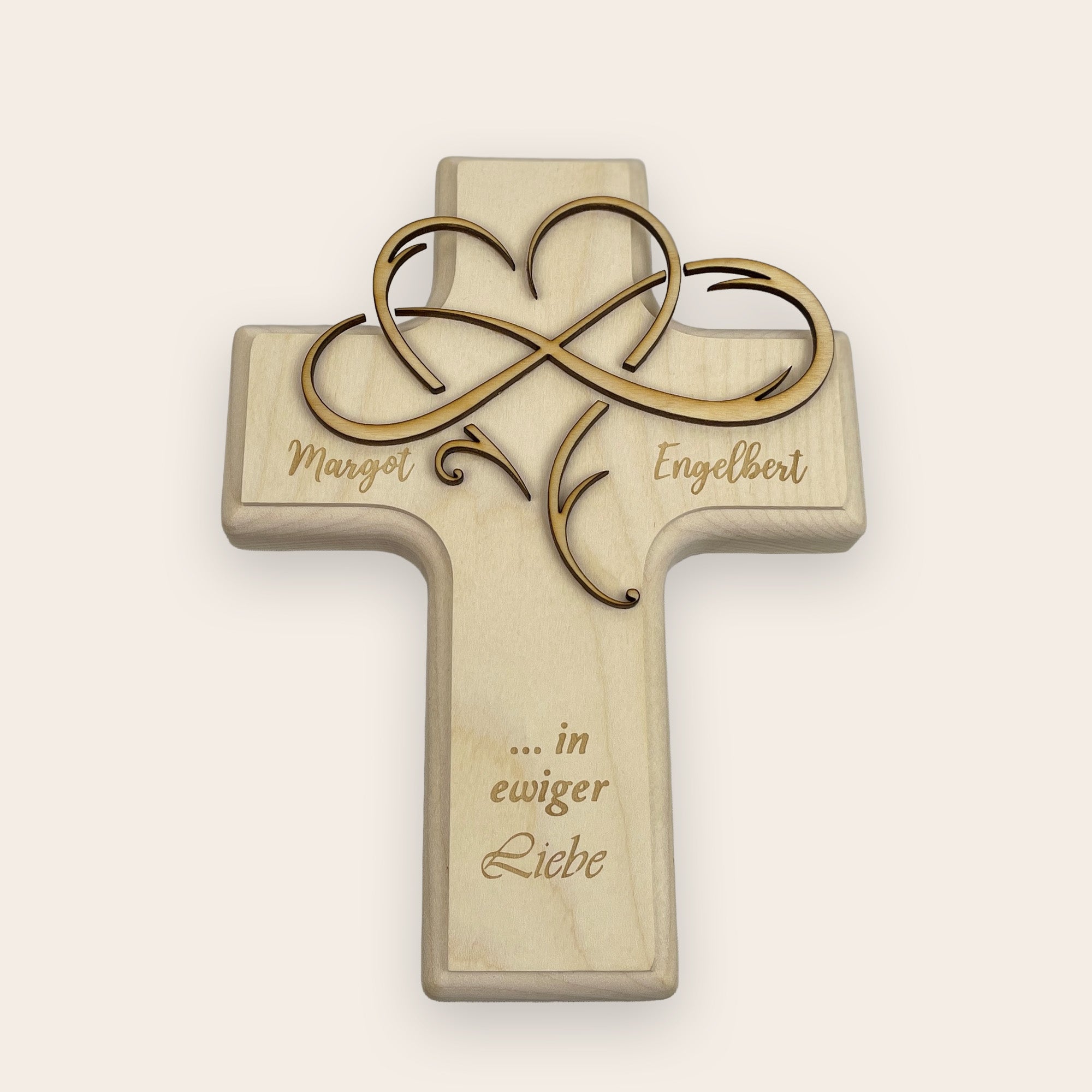 Dein Printwerk – Lasergravur personalisiertes Hochzeitskreuz aus Holz – Referenz